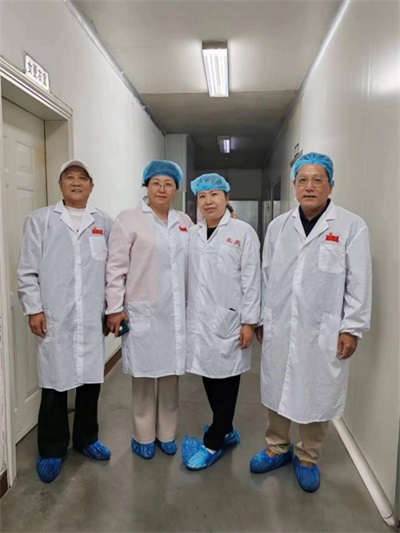 在“农业兴旺、农民安定，则国家统一、社会稳定”的时代强音中，广东神龙食叶草农业有限公司董事长孔岩，紧握习总书记“三农”工作重要论述这把“金钥匙”，全力开拓富硒食叶草产业的广阔天地，为解决粮食安全、食品安全和全民健康问题，推动乡村振兴战略注入了新的活力。