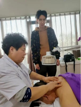 张守彬：从海外名医到国医大师的中