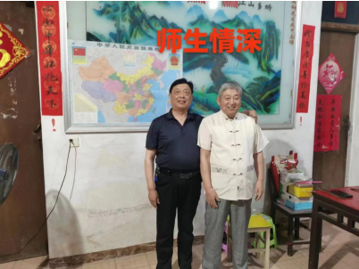 红烛精神如火炬，永放光芒