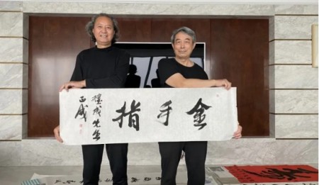 金手指下的生命奇迹：赵氏手部点穴疗法的传承与全球影响