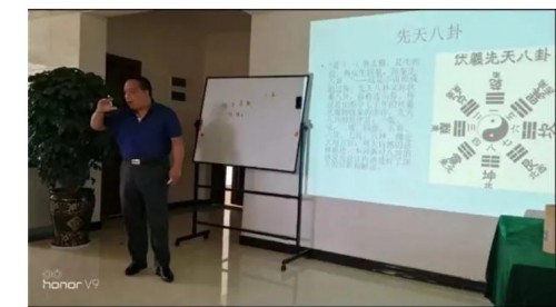 弘扬国学文化 传承易学精髓——记中国著名周易名家、书法家杨项中