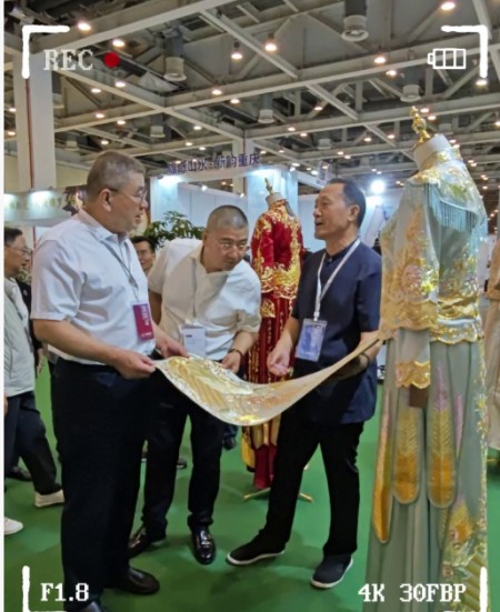 礼赞八一特别报道：王成义以绣针映军魂，以匠心铸国韵